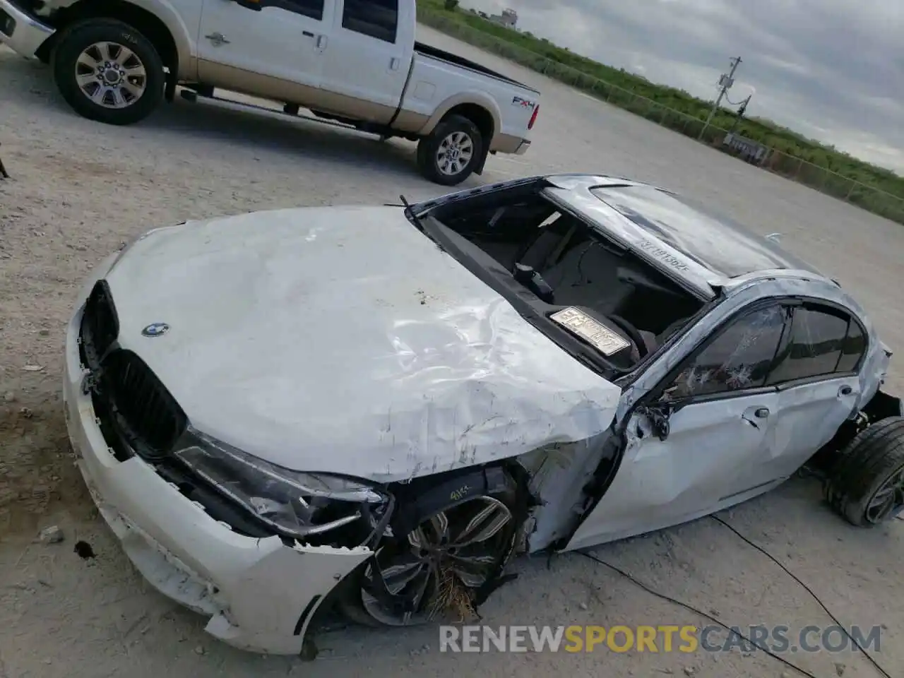 9 Photograph of a damaged car WBA7H6C5XKG615101 BMW M7 2019