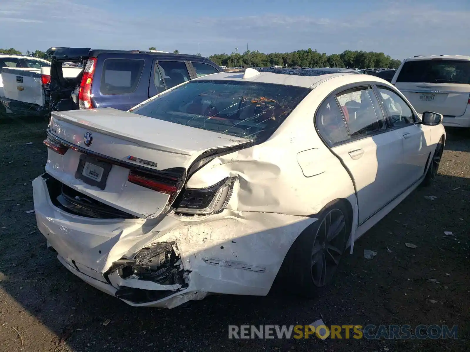 4 Photograph of a damaged car WBA7U6C03LBM62995 BMW M7 2020