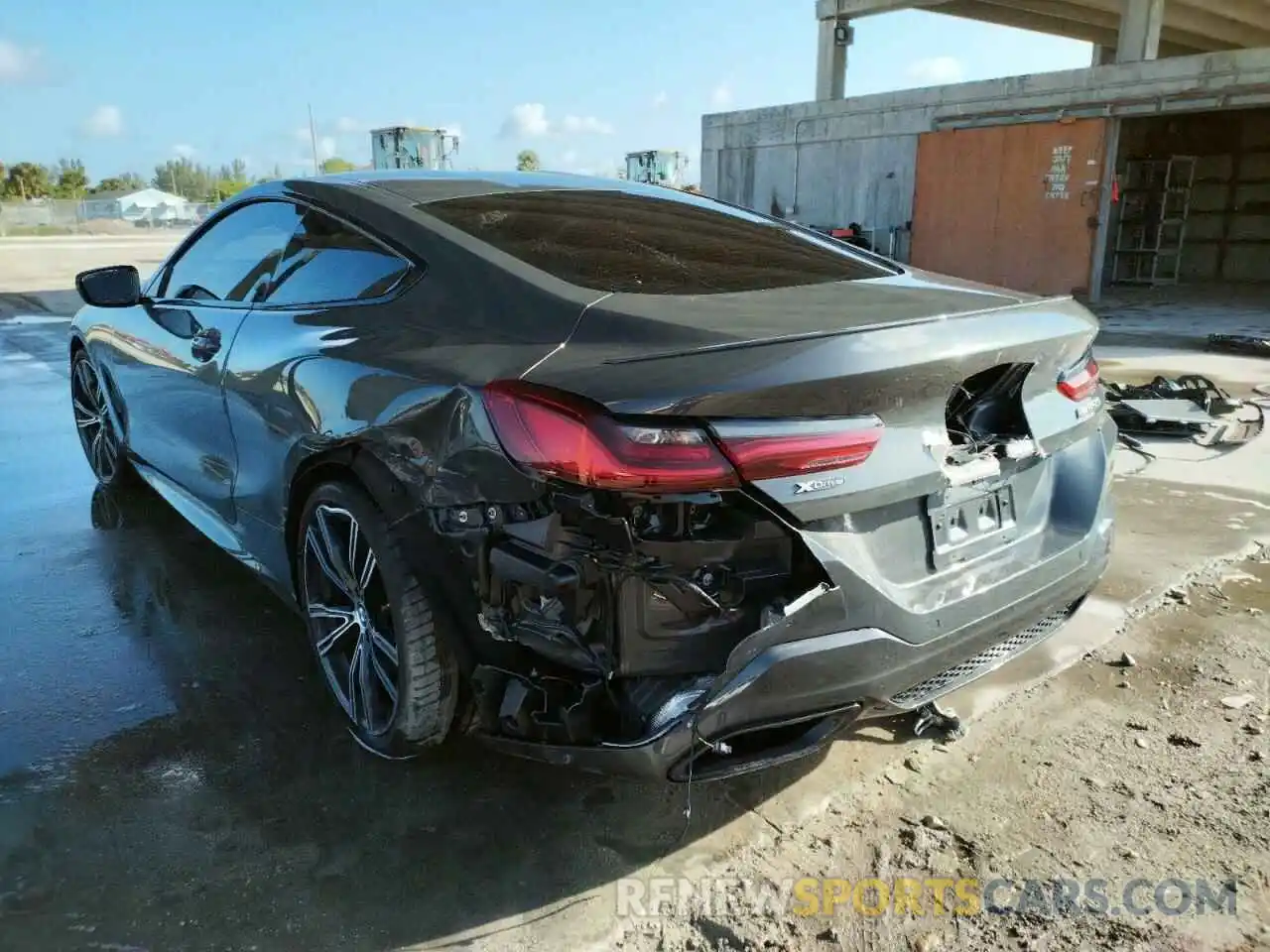 3 Photograph of a damaged car WBABC4C57KBU96286 BMW M8 2019