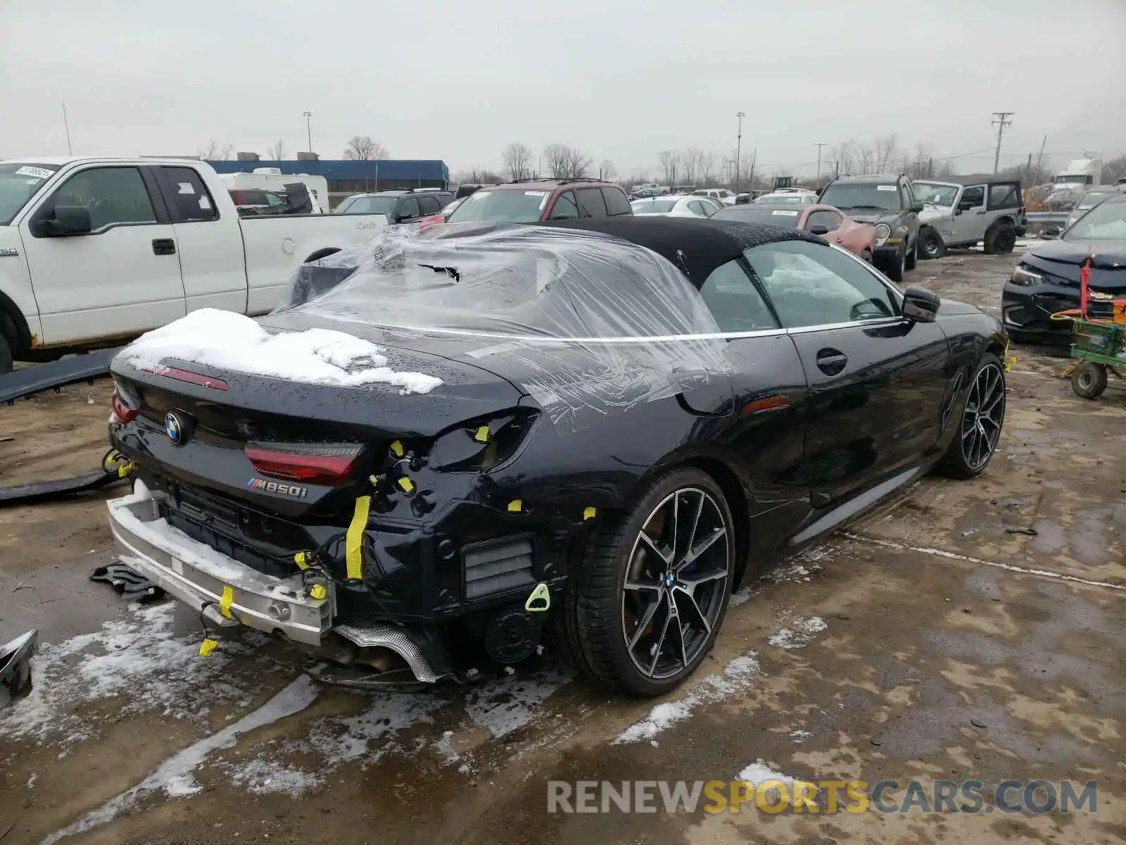 4 Photograph of a damaged car WBAFY4C52KBJ98960 BMW M8 2019