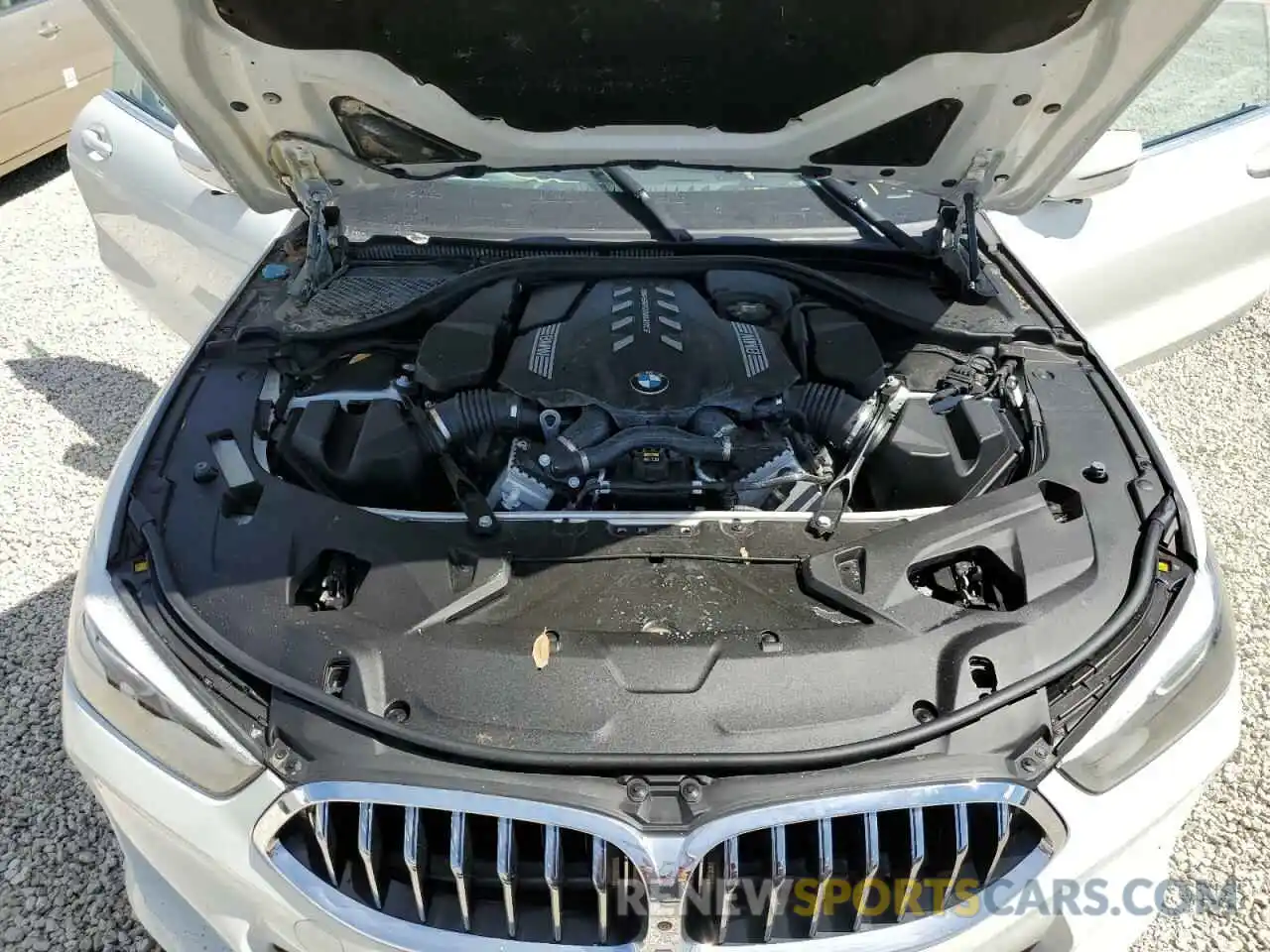 7 Photograph of a damaged car WBAFY4C52KBX39215 BMW M8 2019