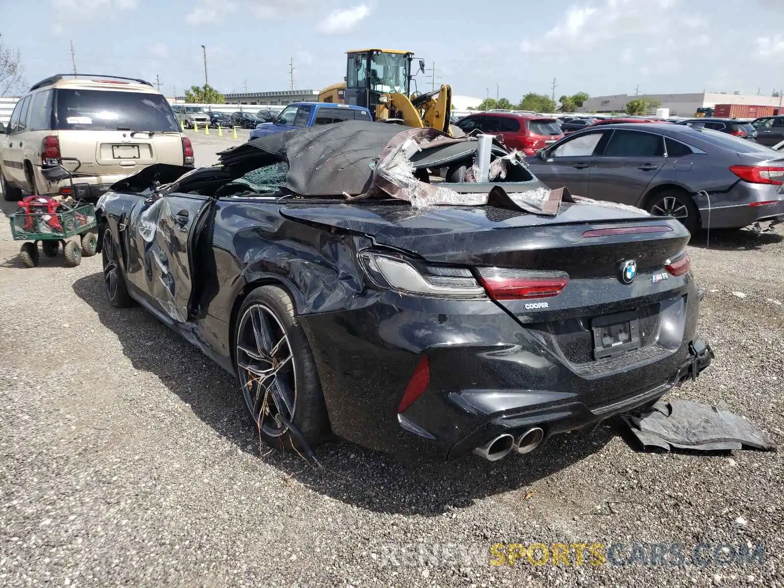 3 Photograph of a damaged car WBSDZ0C04LCD64147 BMW M8 2020