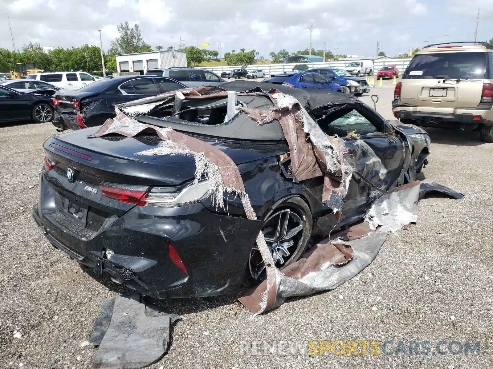 4 Photograph of a damaged car WBSDZ0C04LCD64147 BMW M8 2020