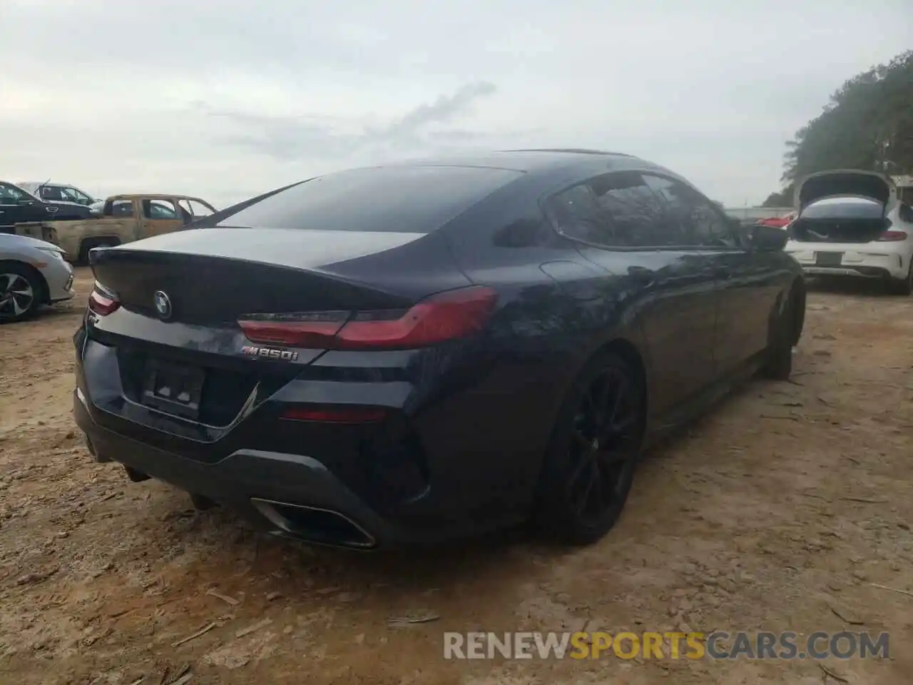 4 Photograph of a damaged car WBAGV8C01MCF26944 BMW M8 2021