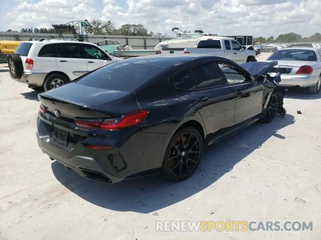 4 Photograph of a damaged car WBAGV8C03MCG29606 BMW M8 2021