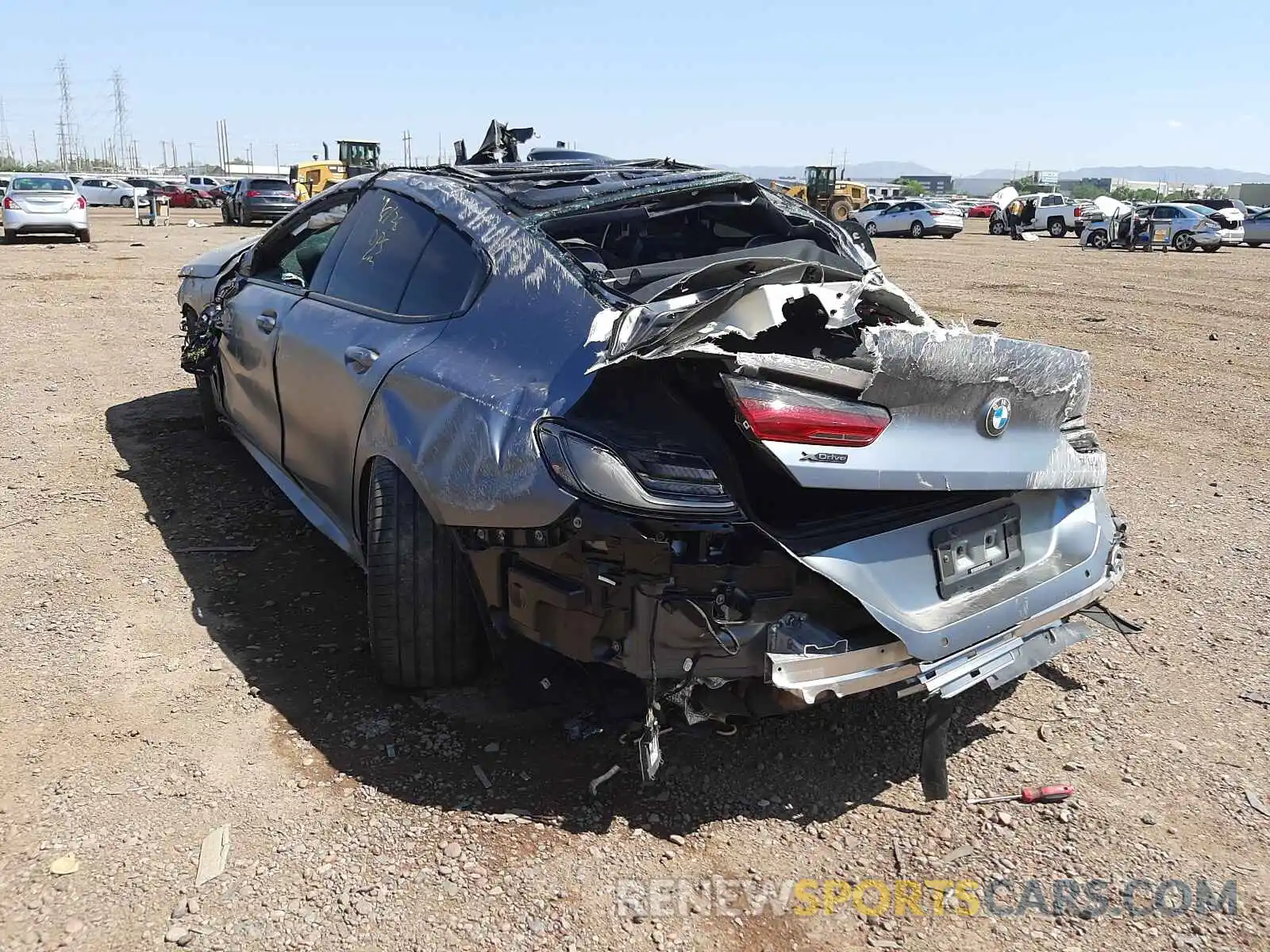 3 Photograph of a damaged car WBAGV8C06MCF72480 BMW M8 2021