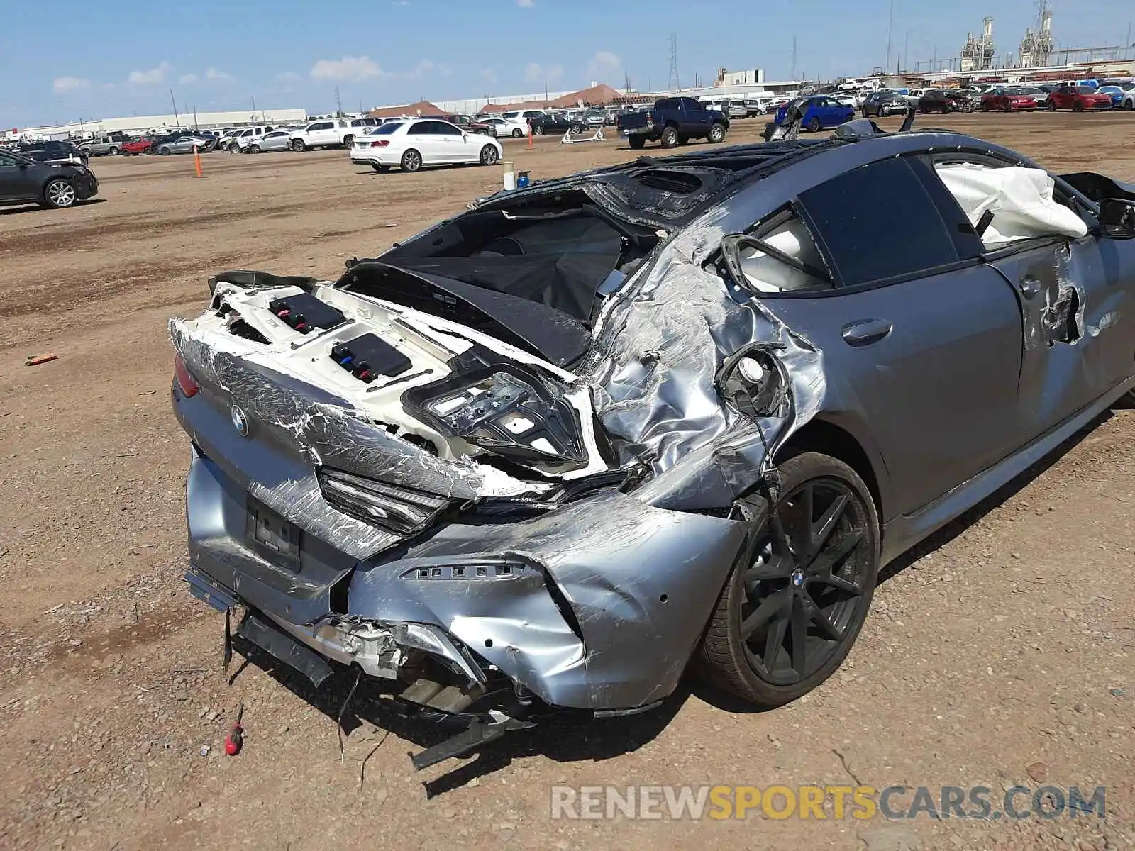 9 Photograph of a damaged car WBAGV8C06MCF72480 BMW M8 2021