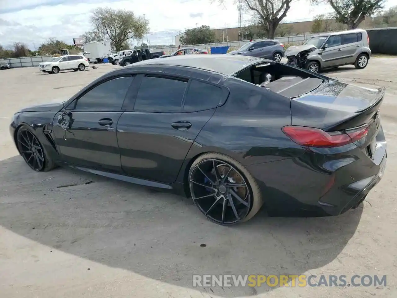 2 Photograph of a damaged car WBSGV0C06MCG43660 BMW M8 2021