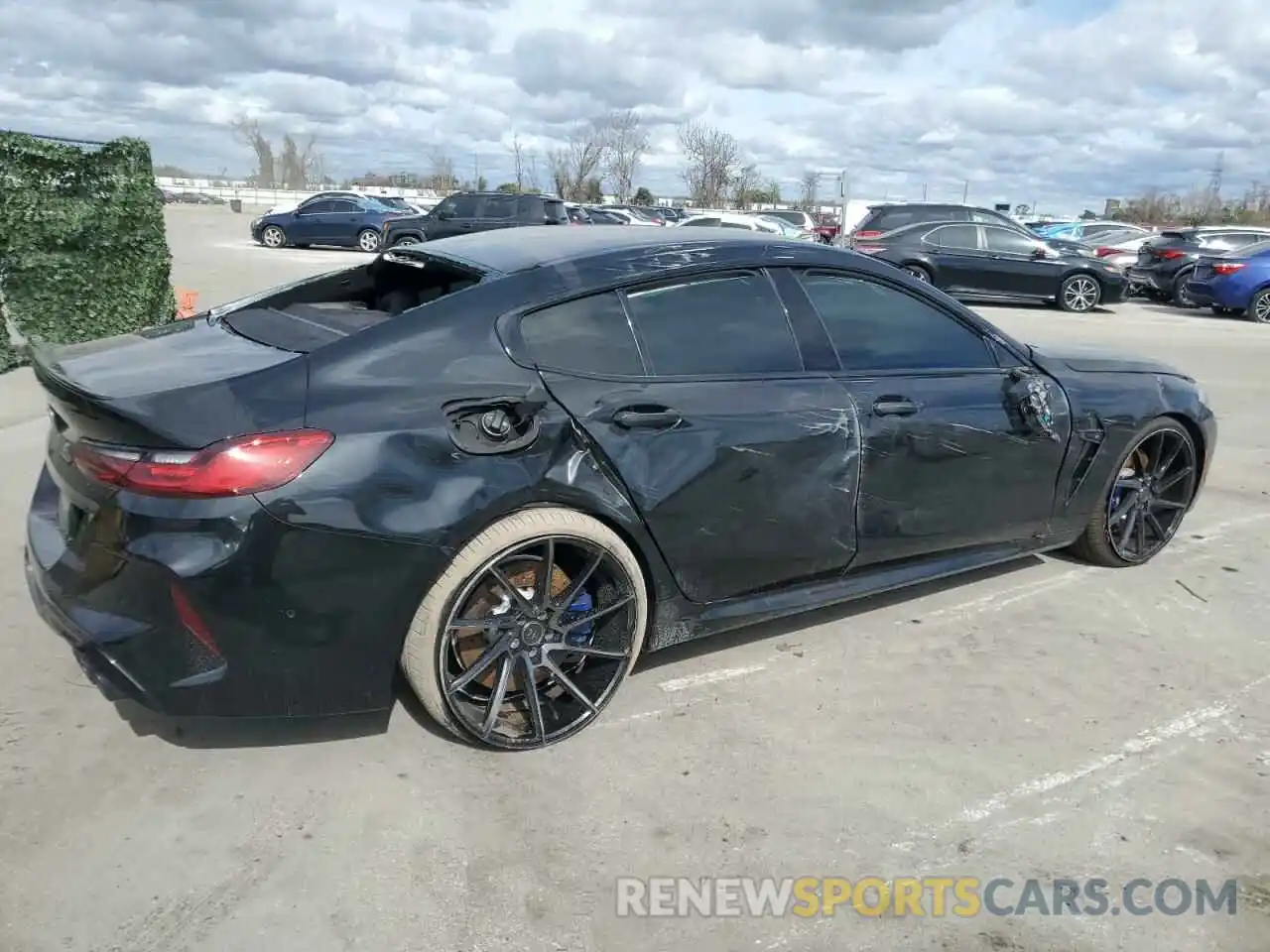 3 Photograph of a damaged car WBSGV0C06MCG43660 BMW M8 2021