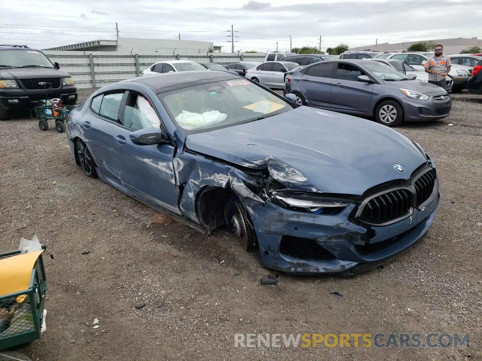 1 Photograph of a damaged car WBAGV8C01NCH15286 BMW M8 2022