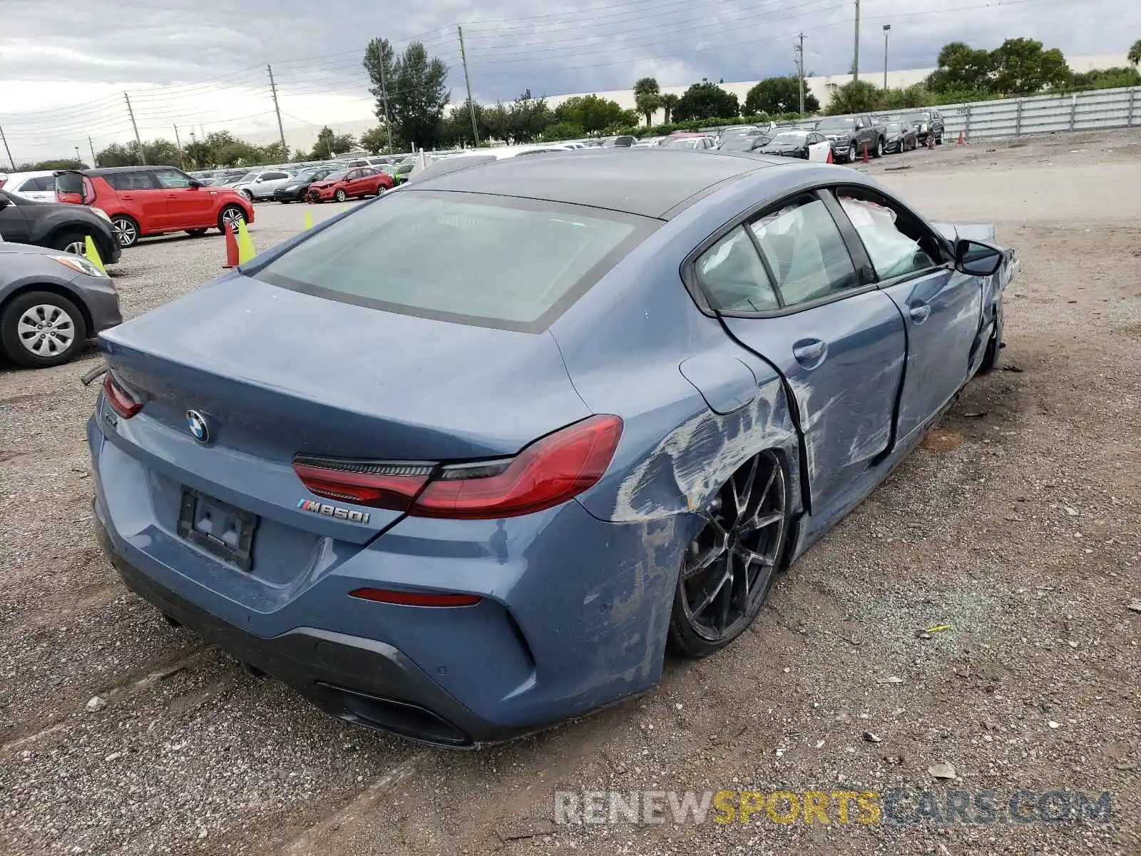 4 Photograph of a damaged car WBAGV8C01NCH15286 BMW M8 2022