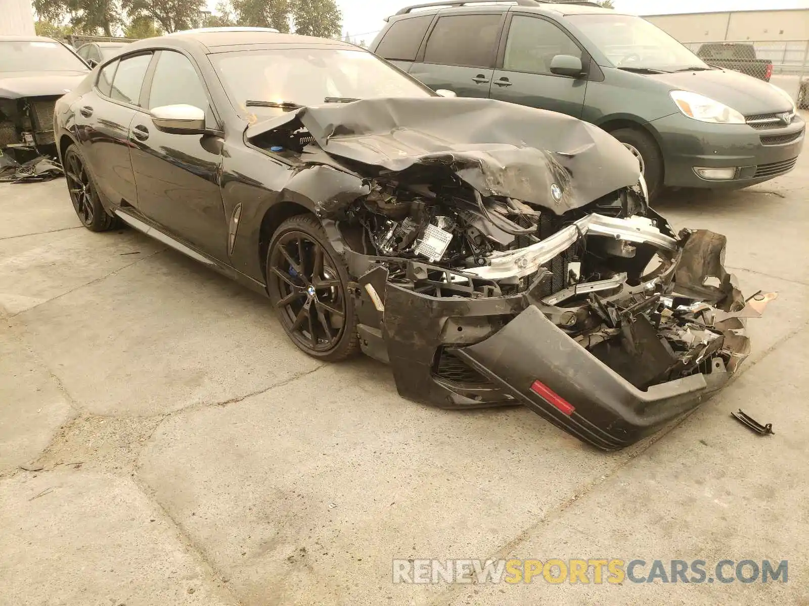 1 Photograph of a damaged car WBAGV8C09NCH10532 BMW M8 2022