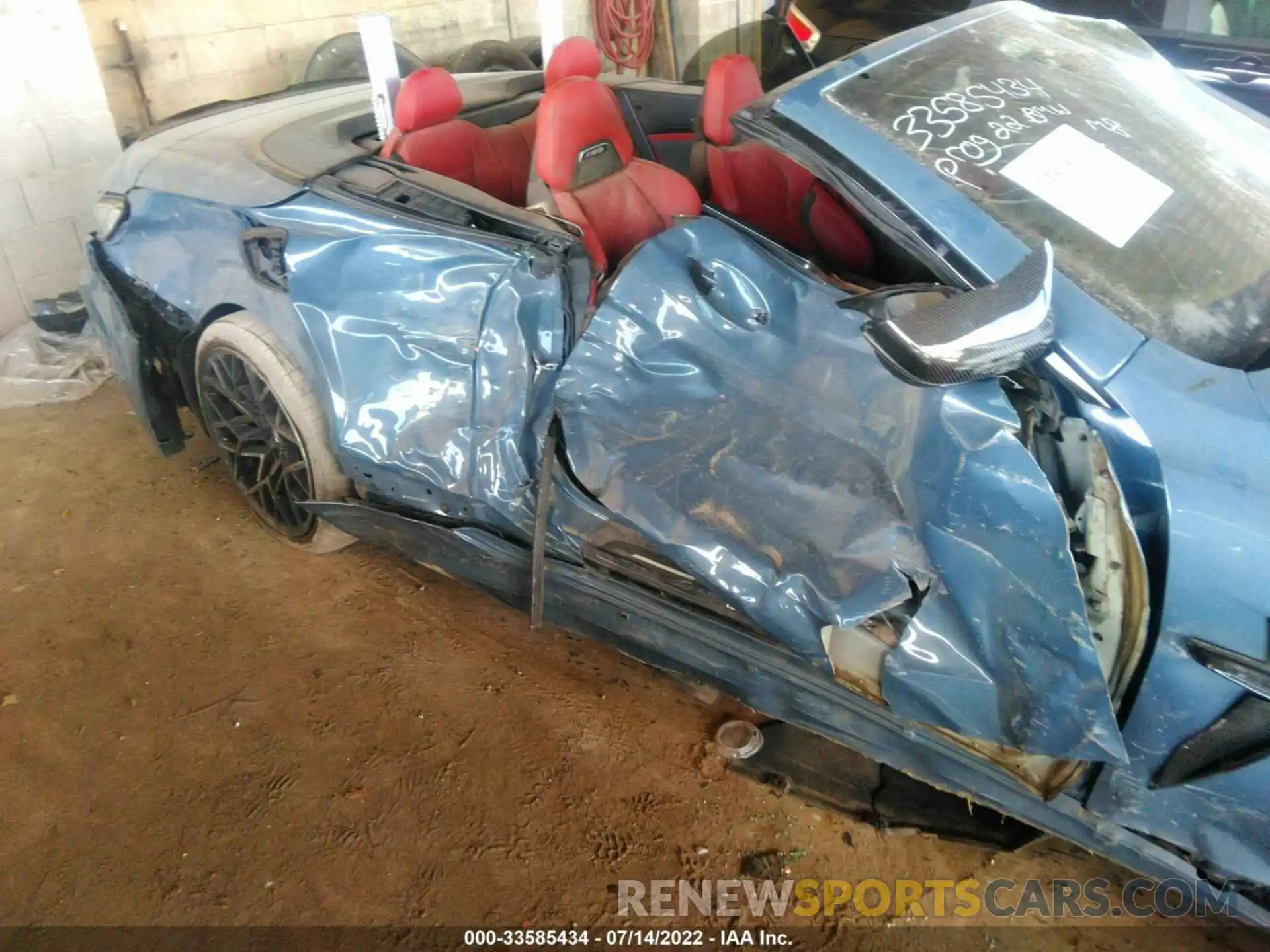 6 Photograph of a damaged car WBSDZ0C03NCH72772 BMW M8 2022