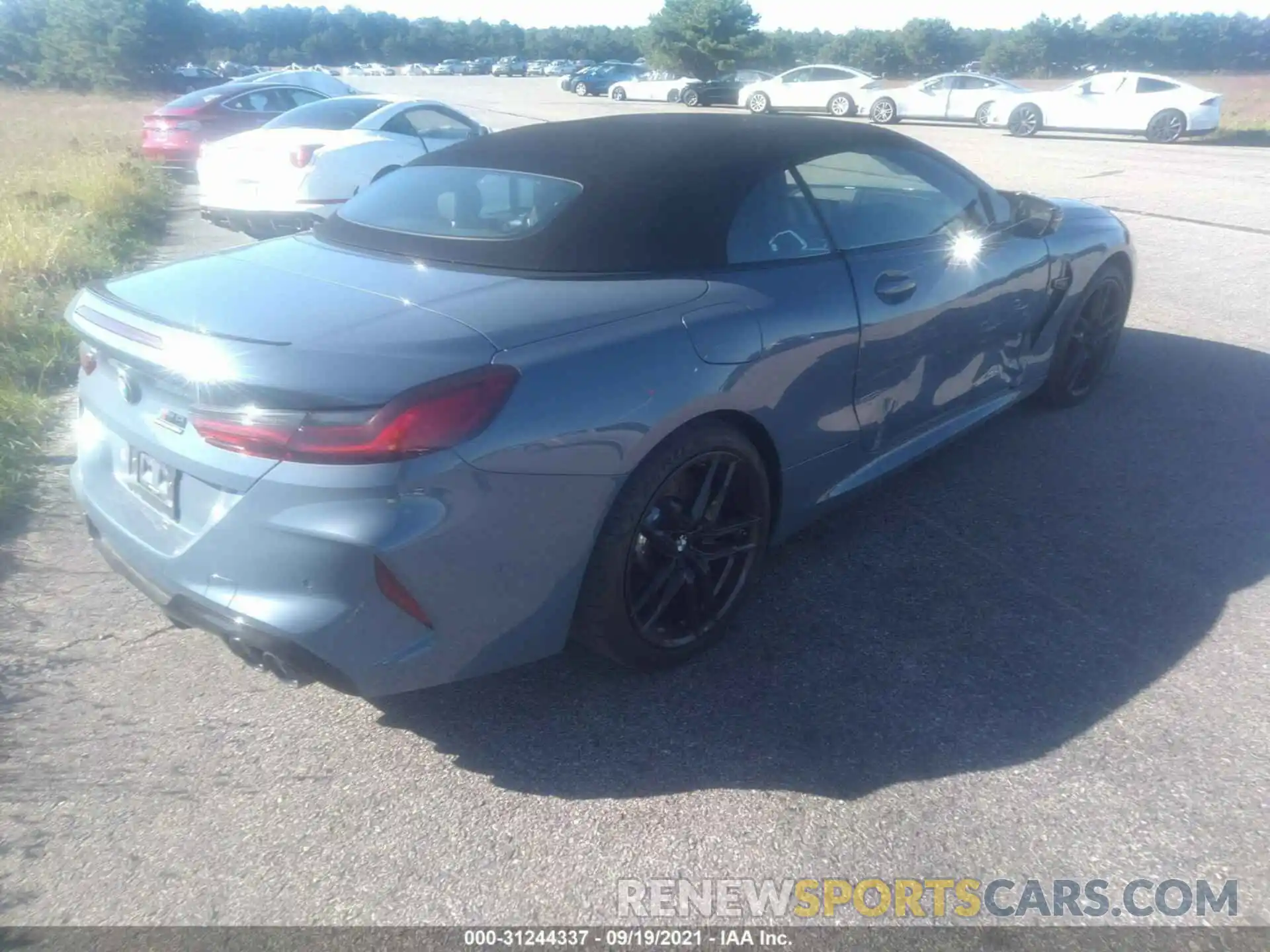 4 Photograph of a damaged car WBSDZ0C0XNCH25058 BMW M8 2022