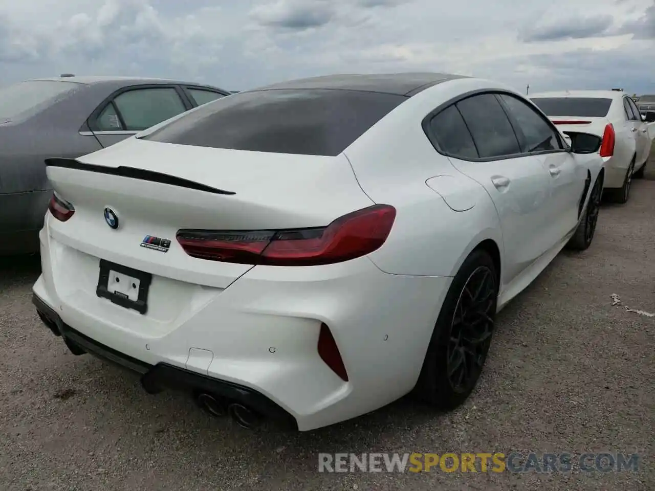 4 Photograph of a damaged car WBSGV0C01NCG97496 BMW M8 2022