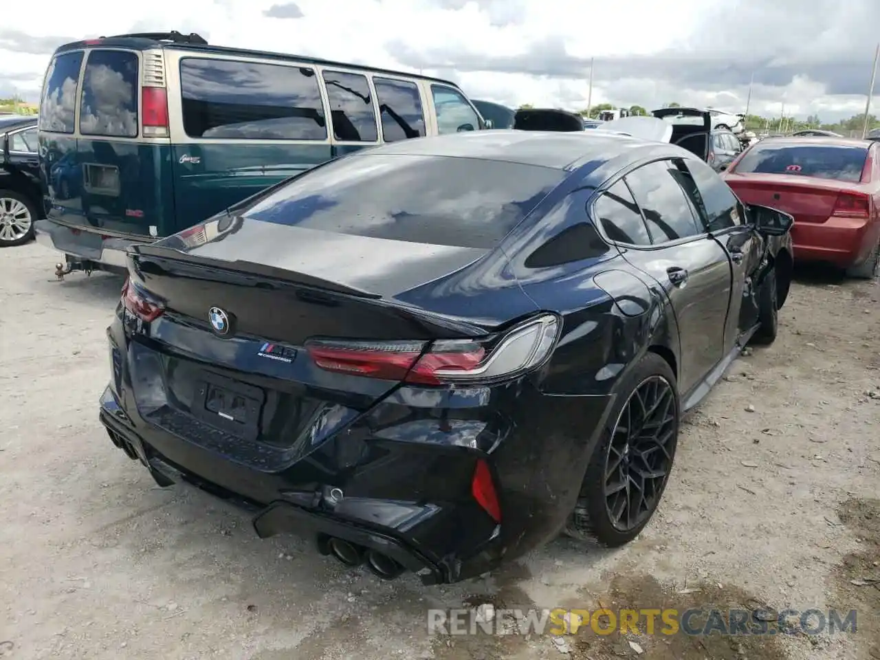 4 Photograph of a damaged car WBSGV0C05NCJ22668 BMW M8 2022