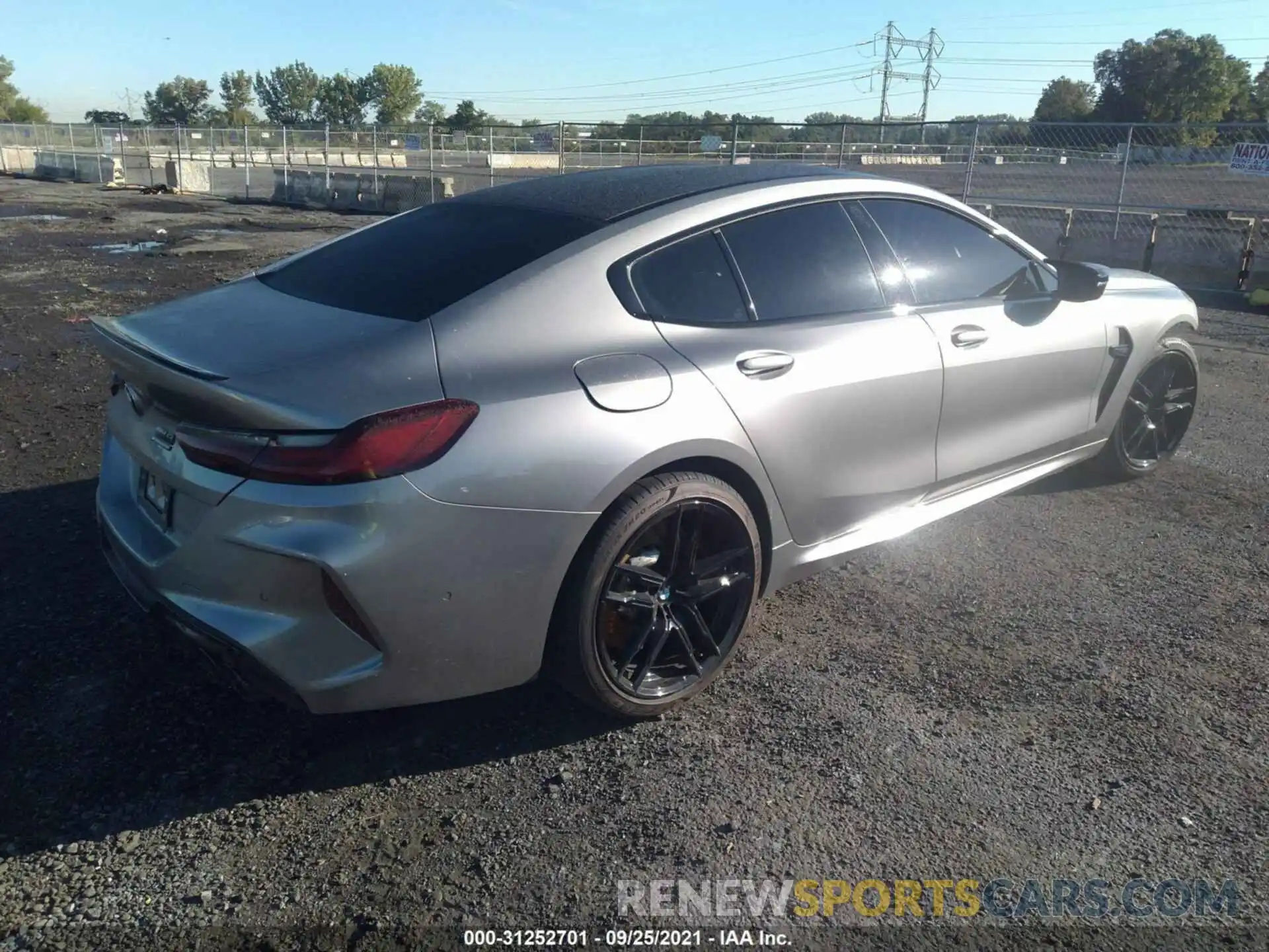 4 Photograph of a damaged car WBSGV0C06NCH61757 BMW M8 2022