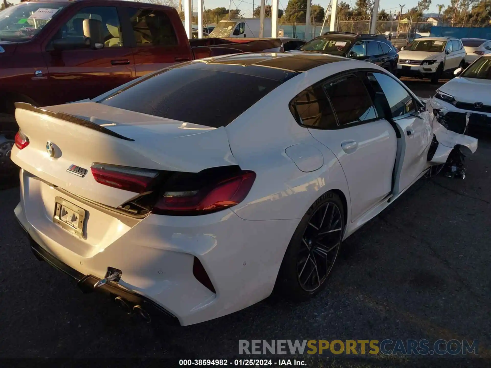 4 Photograph of a damaged car WBSGV0C0XPCL07561 BMW M8 2023