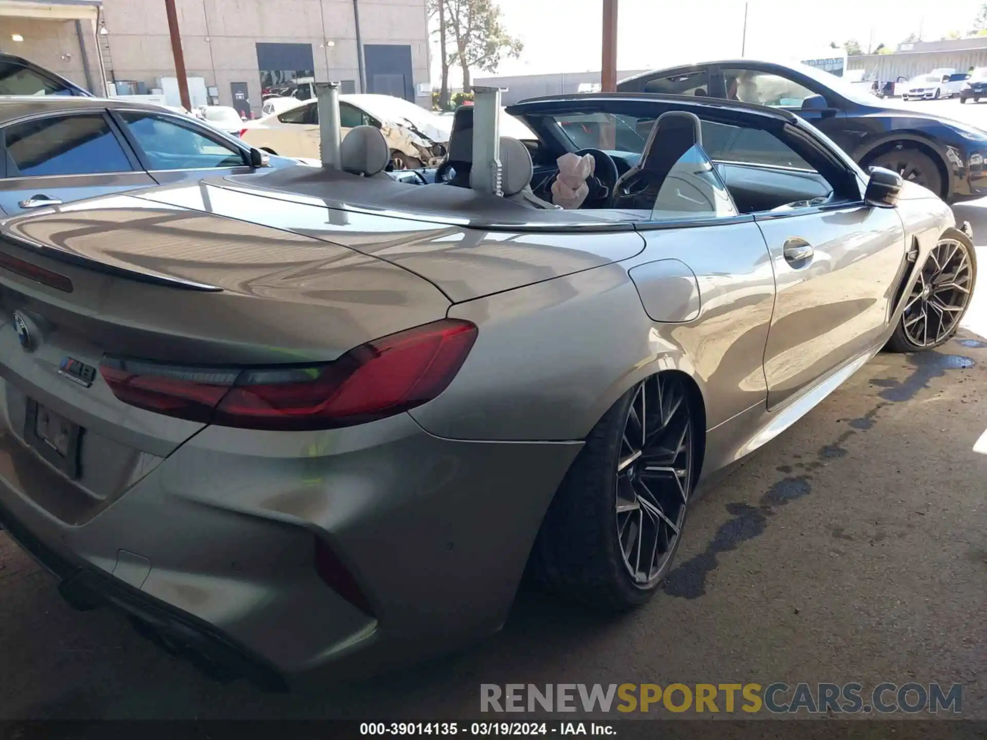 13 Фотография поврежденного автомобиля WBSDZ0C04NCJ44118 BMW M8 CABRIOLET 2022