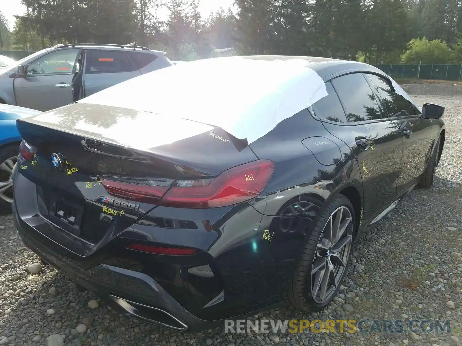 4 Photograph of a damaged car WBAGV8C00LBP48781 BMW M850XI 2020