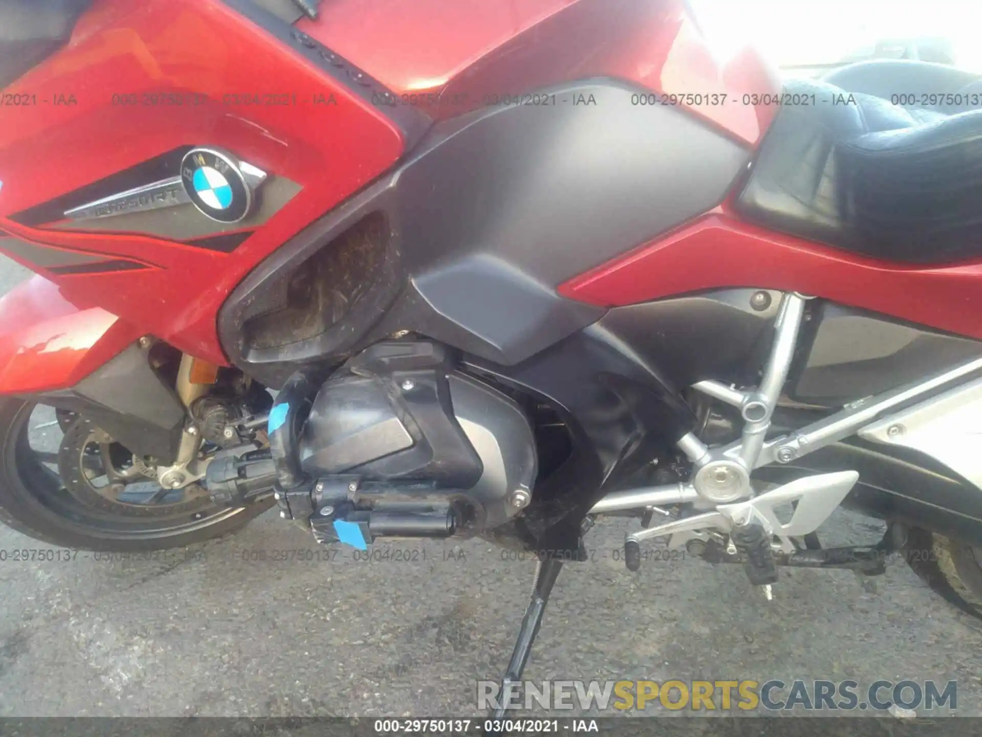 9 Photograph of a damaged car WB10J6301KZG33598 BMW R 1250 2019