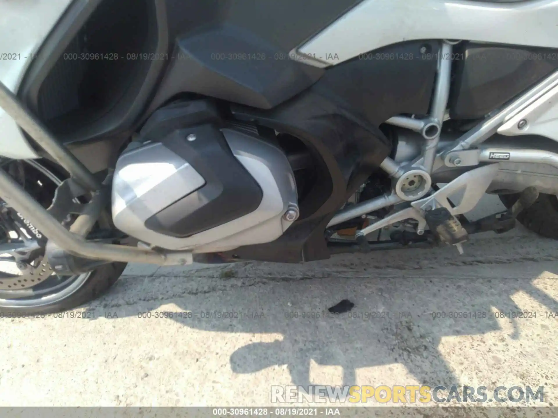 9 Photograph of a damaged car WB10J6306KZG34973 BMW R 1250 2019