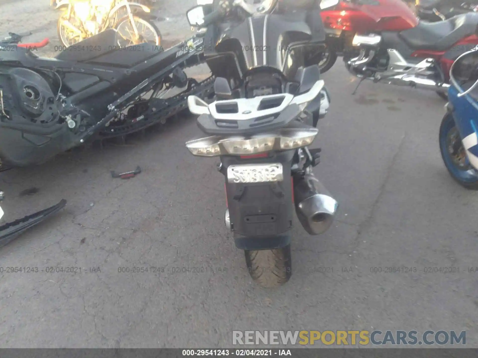 6 Photograph of a damaged car WB10J6308KZG34599 BMW R 1250 2019