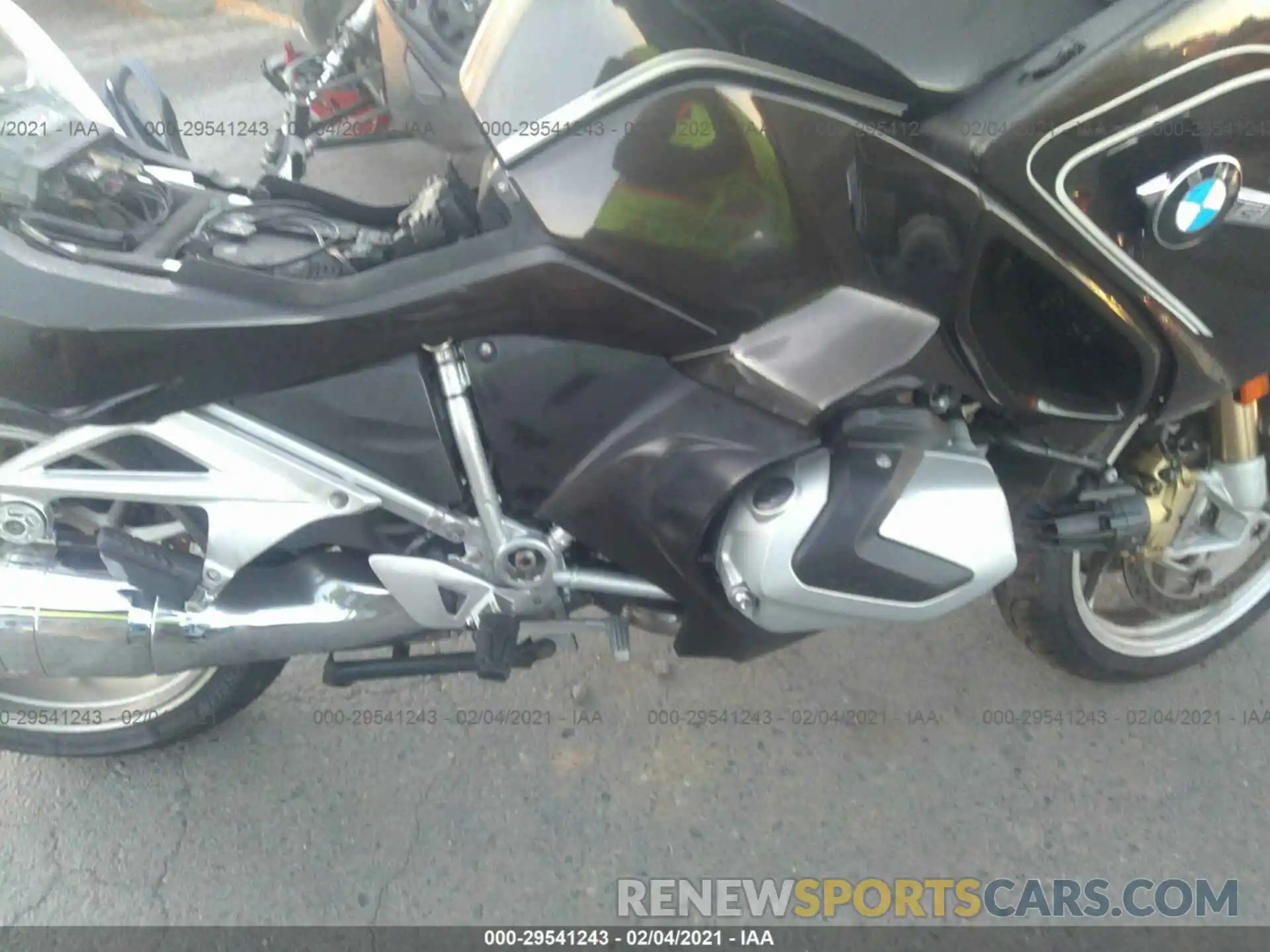 8 Photograph of a damaged car WB10J6308KZG34599 BMW R 1250 2019