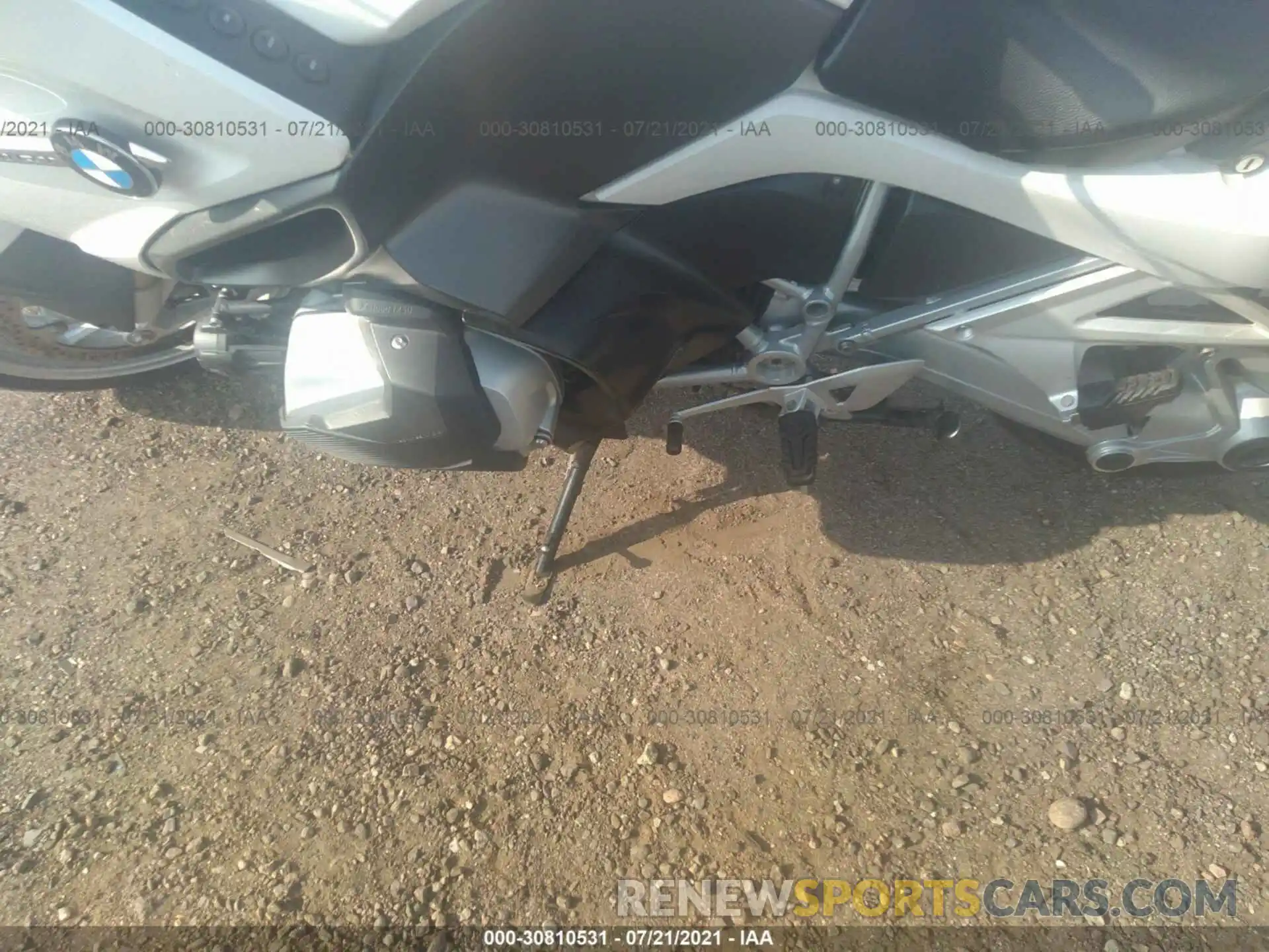 9 Photograph of a damaged car WB10J6309KZG34742 BMW R 1250 2019