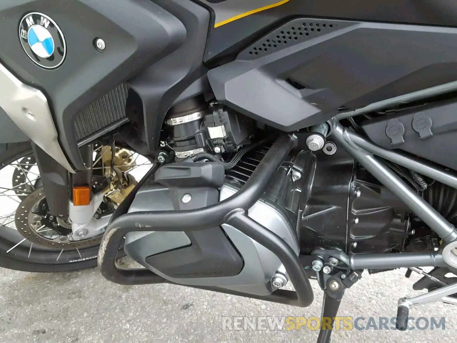 9 Photograph of a damaged car WB10J9301KZH98617 BMW R 1250 GS 2019