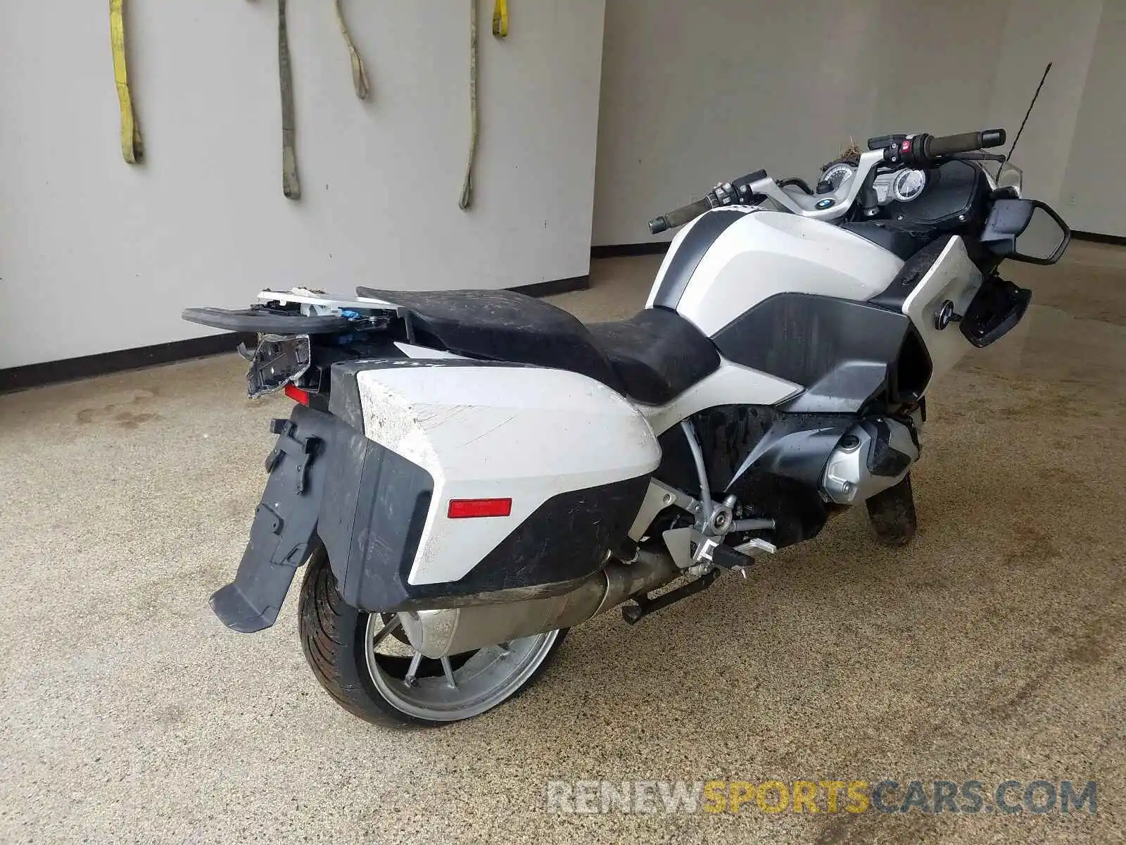 4 Photograph of a damaged car WB10J6302KZG33805 BMW R 1250 RT 2019