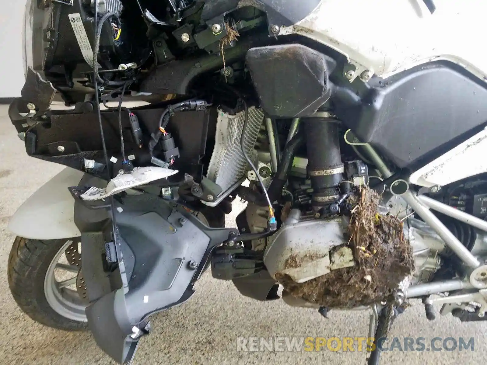 7 Photograph of a damaged car WB10J6302KZG33805 BMW R 1250 RT 2019