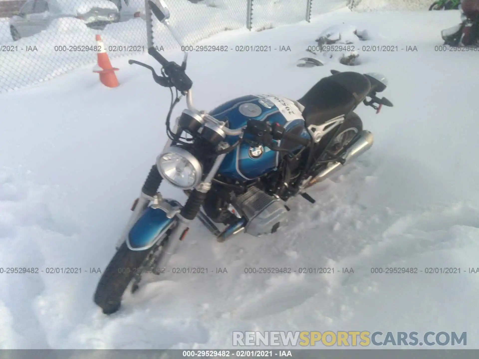 2 Фотография поврежденного автомобиля WB10J1303LZ732294 BMW R NINE T 2020