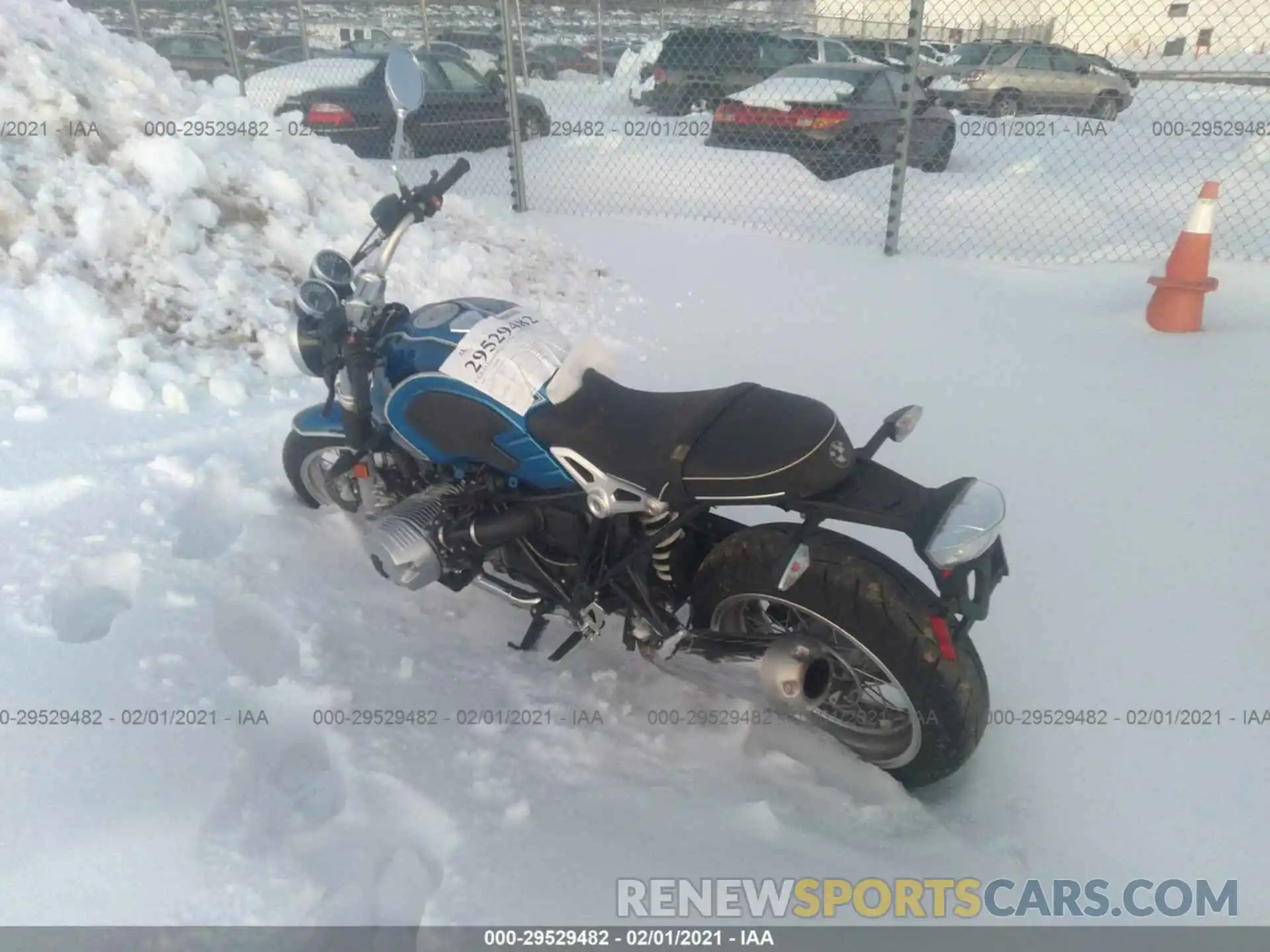 3 Фотография поврежденного автомобиля WB10J1303LZ732294 BMW R NINE T 2020