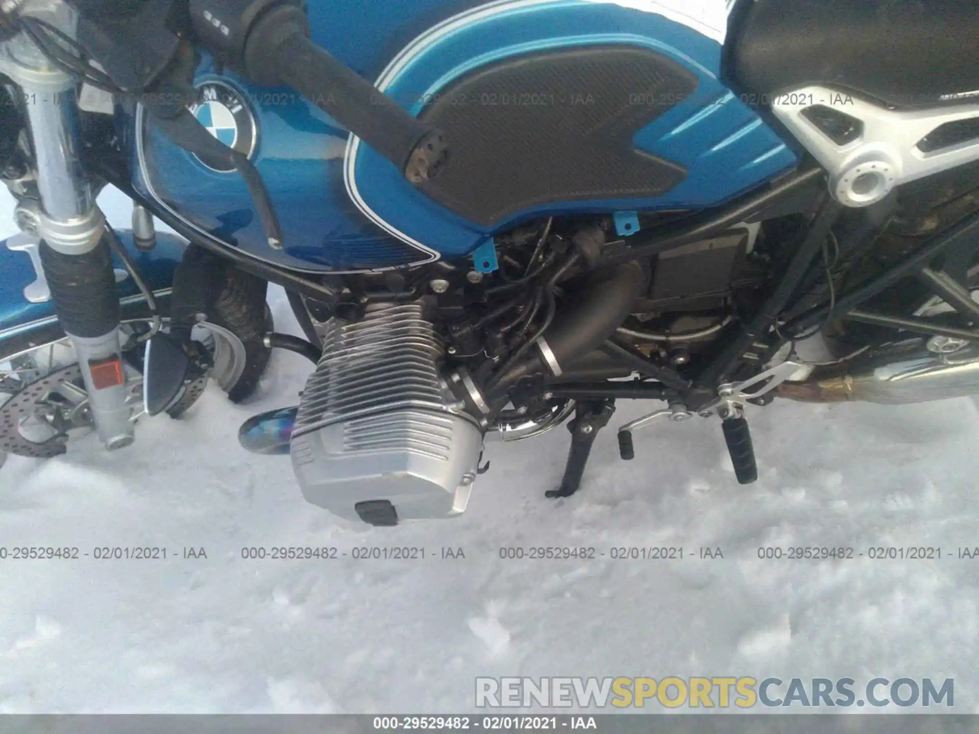 9 Фотография поврежденного автомобиля WB10J1303LZ732294 BMW R NINE T 2020