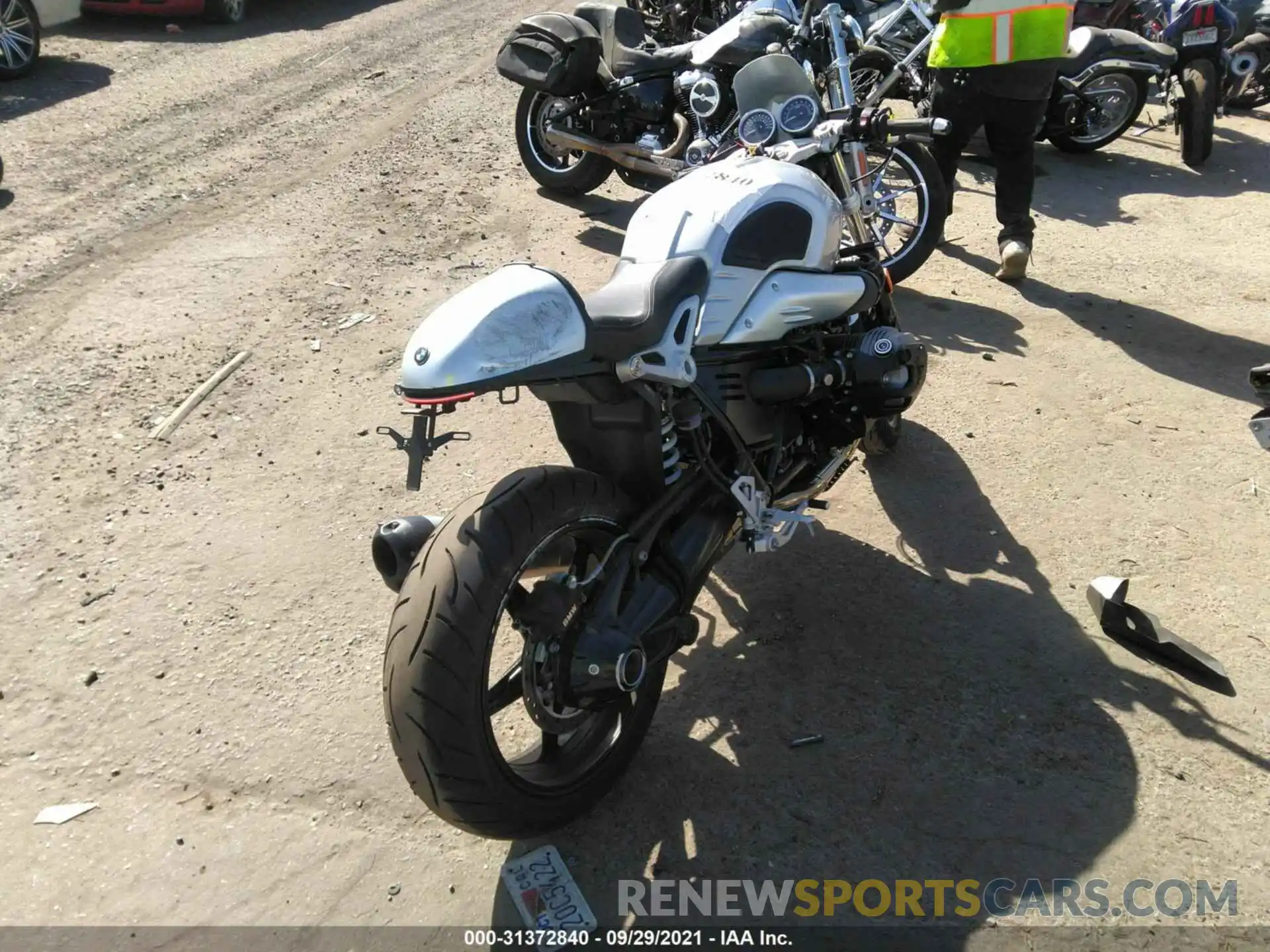 4 Photograph of a damaged car WB10J1306LZ732399 BMW R NINE T 2020