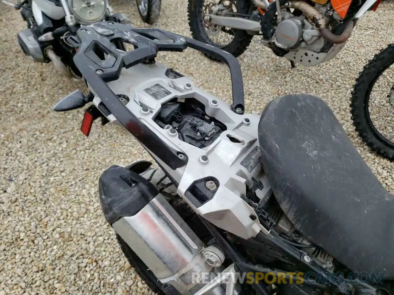 6 Photograph of a damaged car WB10J9306KZH99469 BMW R-SERIES 2019