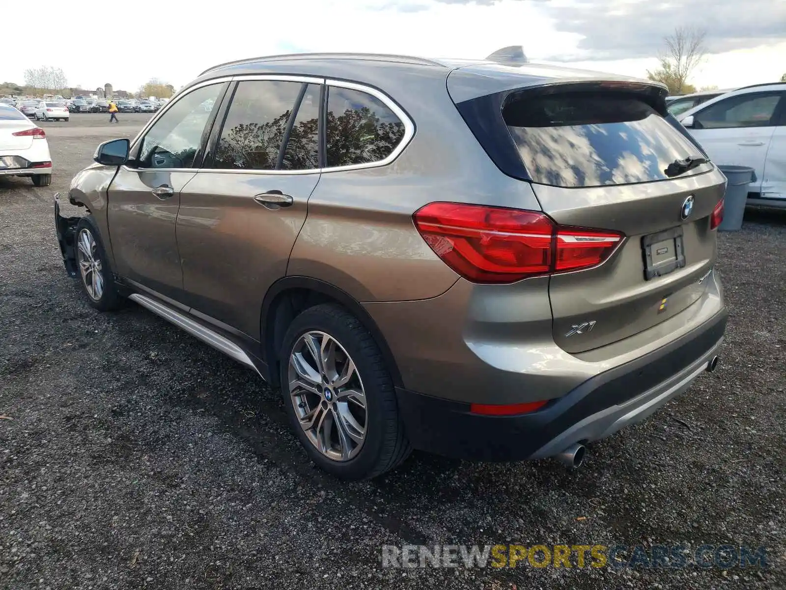 3 Фотография поврежденного автомобиля WBXHT3C50K5L35268 BMW X1 2019