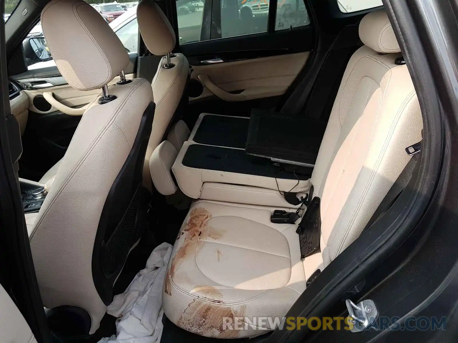 6 Photograph of a damaged car WBXHT3C50K5L37795 BMW X1 2019