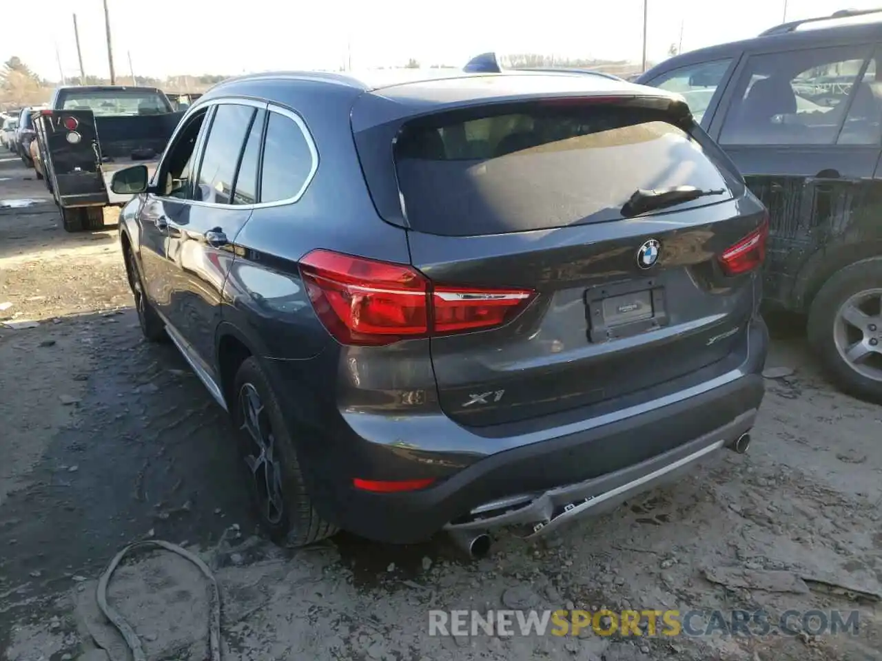 3 Фотография поврежденного автомобиля WBXHT3C51K5L37093 BMW X1 2019