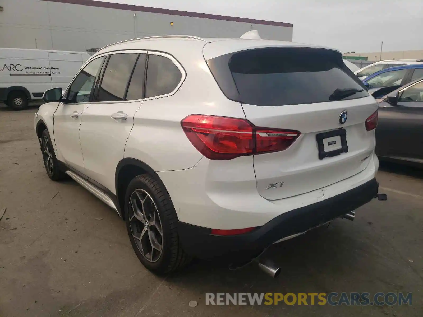 3 Фотография поврежденного автомобиля WBXHT3C53K5L36074 BMW X1 2019