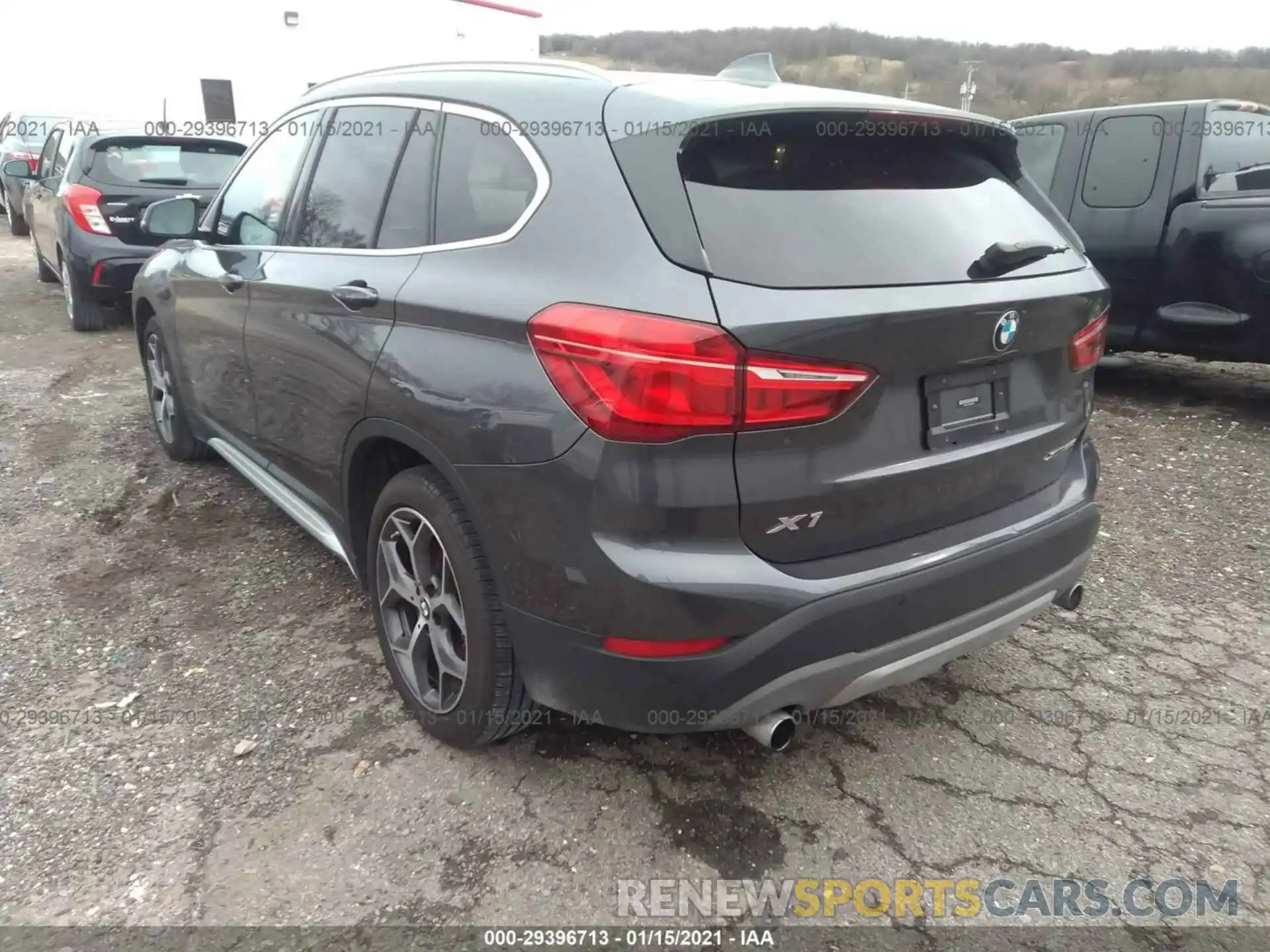 3 Фотография поврежденного автомобиля WBXHT3C56K5L37431 BMW X1 2019