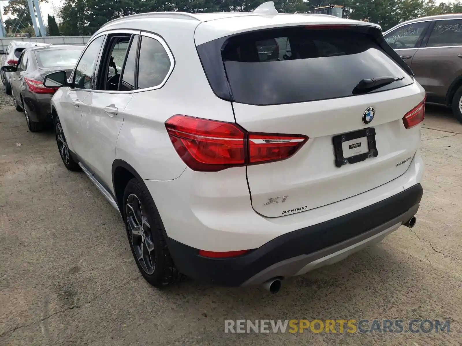 3 Фотография поврежденного автомобиля WBXHT3C57K3H35391 BMW X1 2019