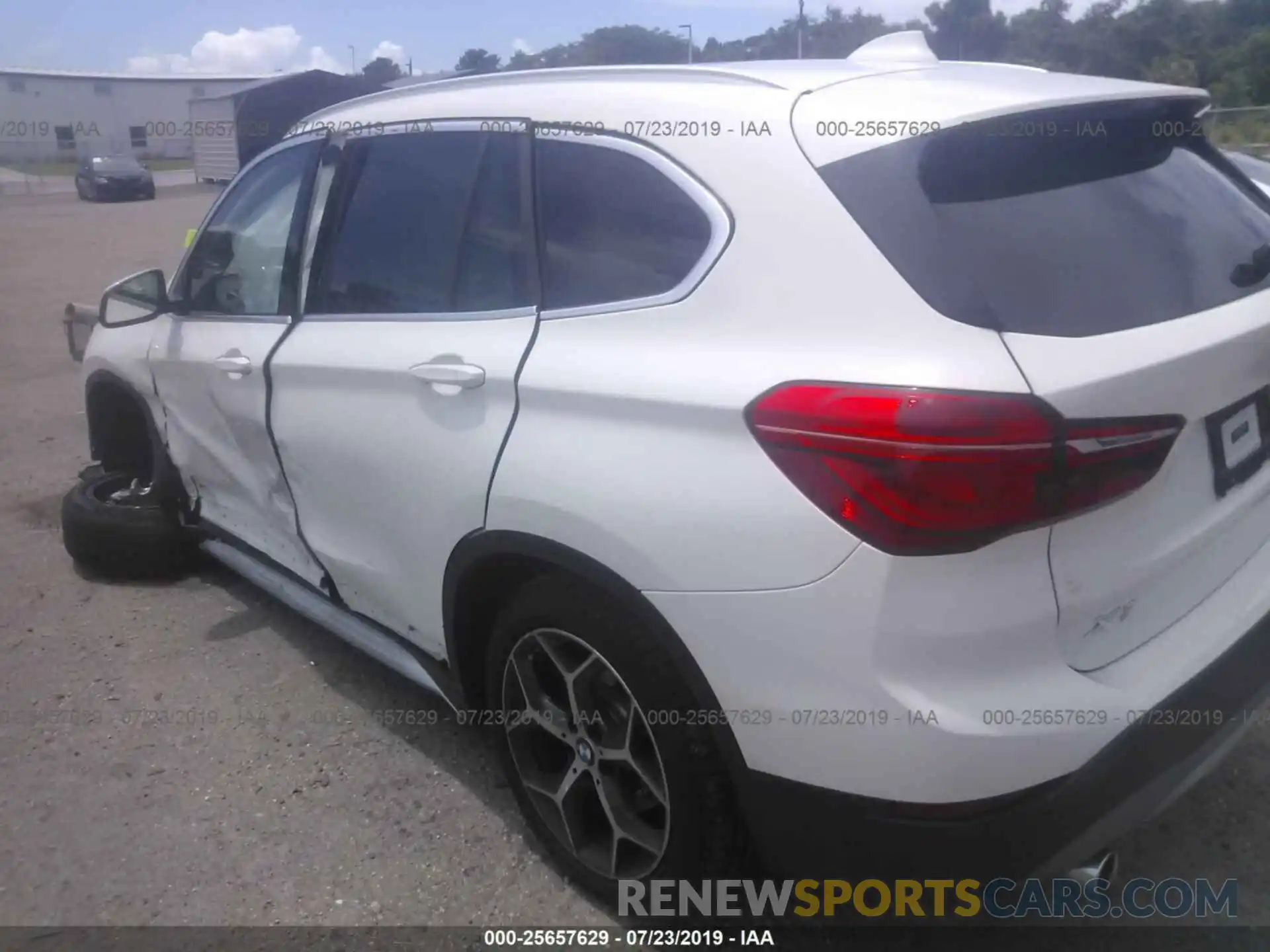 3 Photograph of a damaged car WBXHT3C59K5L37259 BMW X1 2019