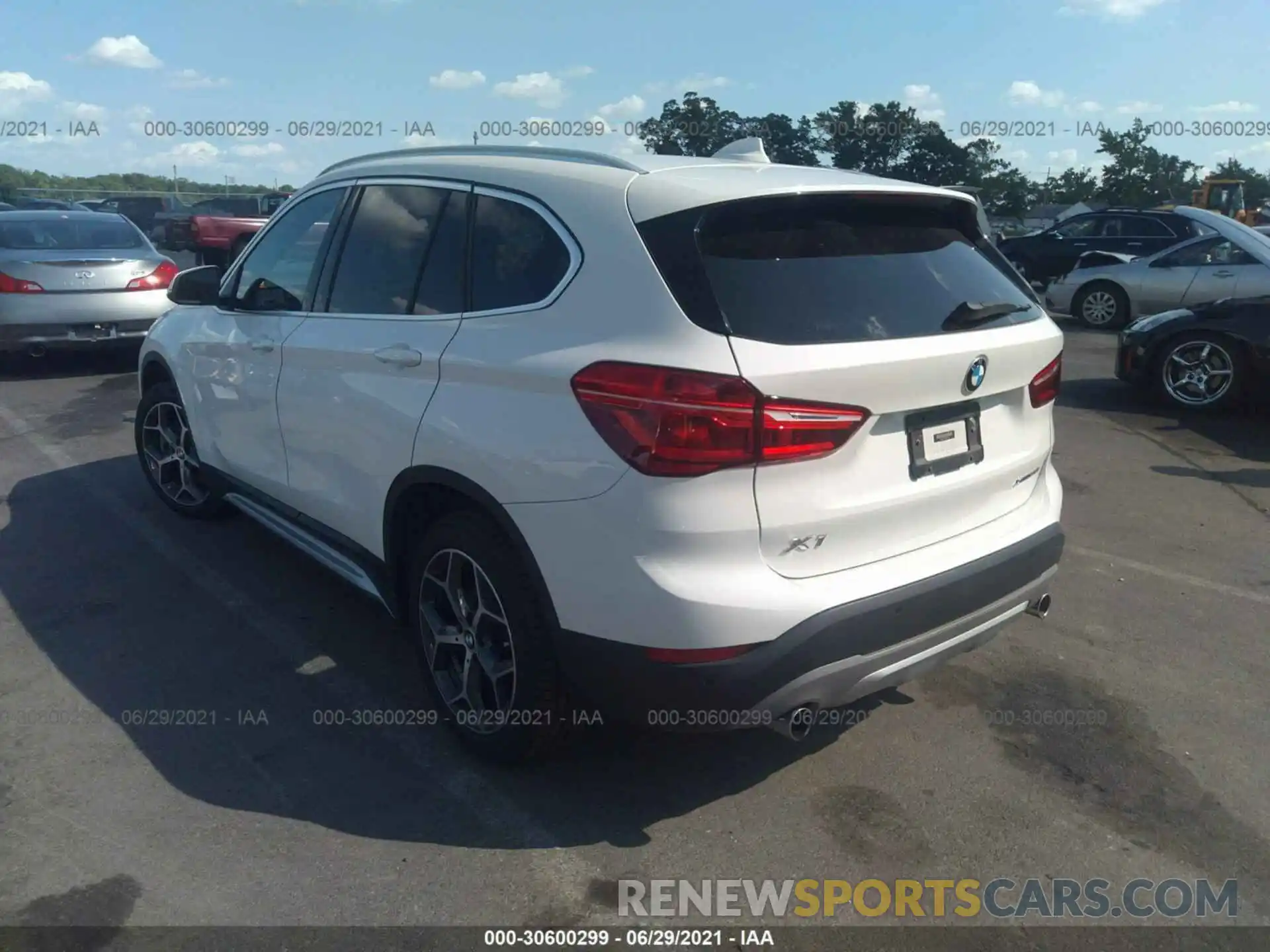 3 Фотография поврежденного автомобиля WBXHT3C5XK3H35966 BMW X1 2019