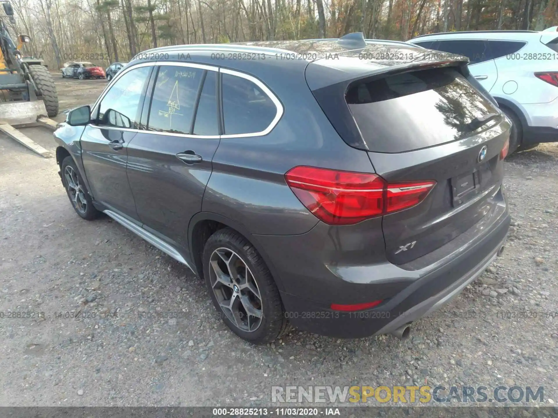 3 Фотография поврежденного автомобиля WBXHT3C5XK5L35441 BMW X1 2019