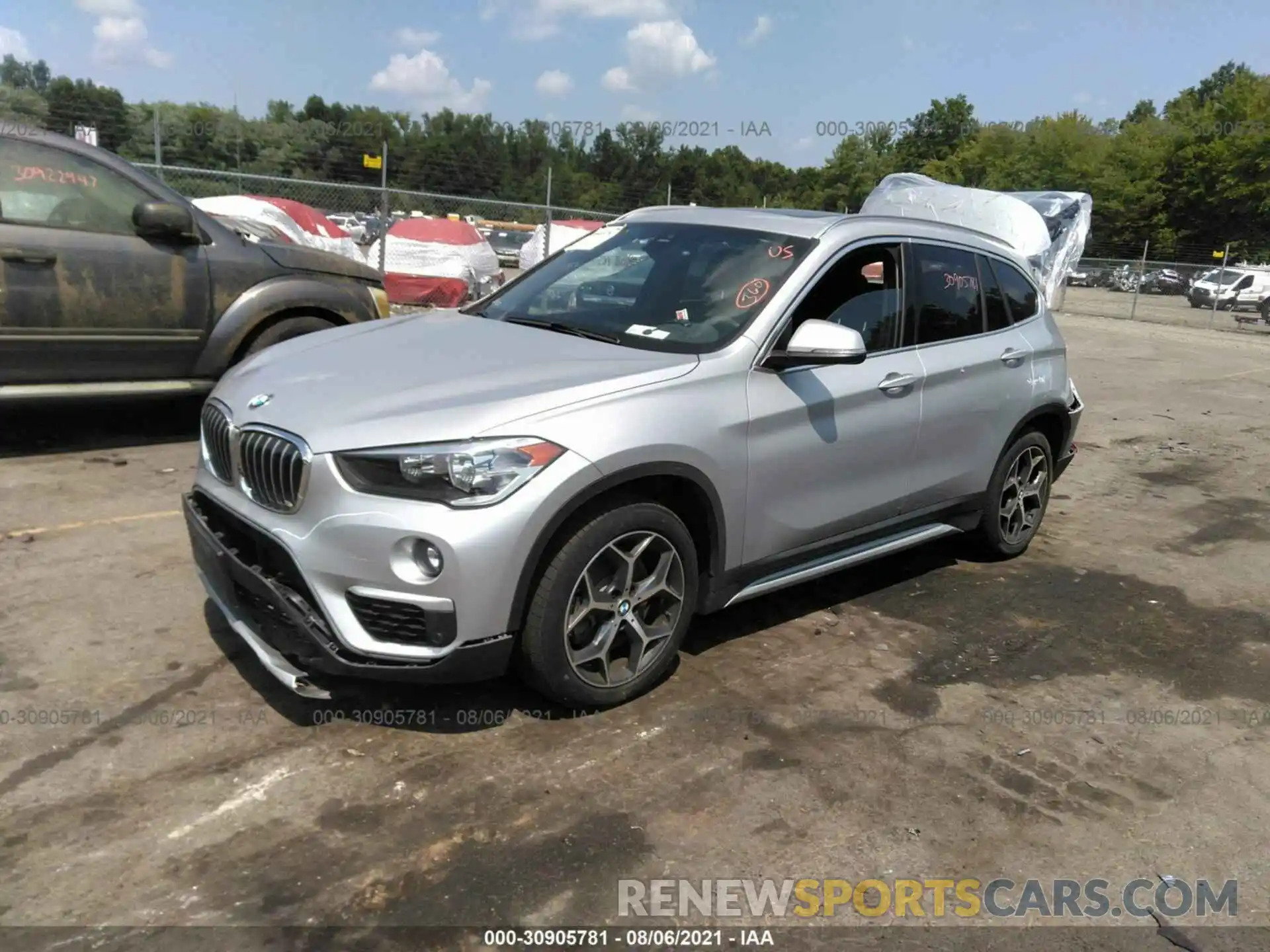 2 Фотография поврежденного автомобиля WBXHT3C5XK5L38100 BMW X1 2019