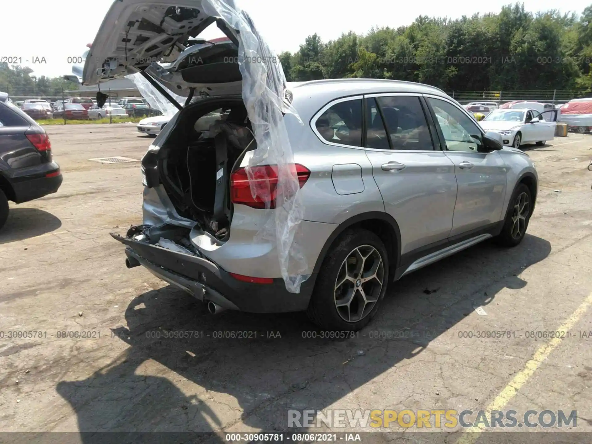 4 Фотография поврежденного автомобиля WBXHT3C5XK5L38100 BMW X1 2019