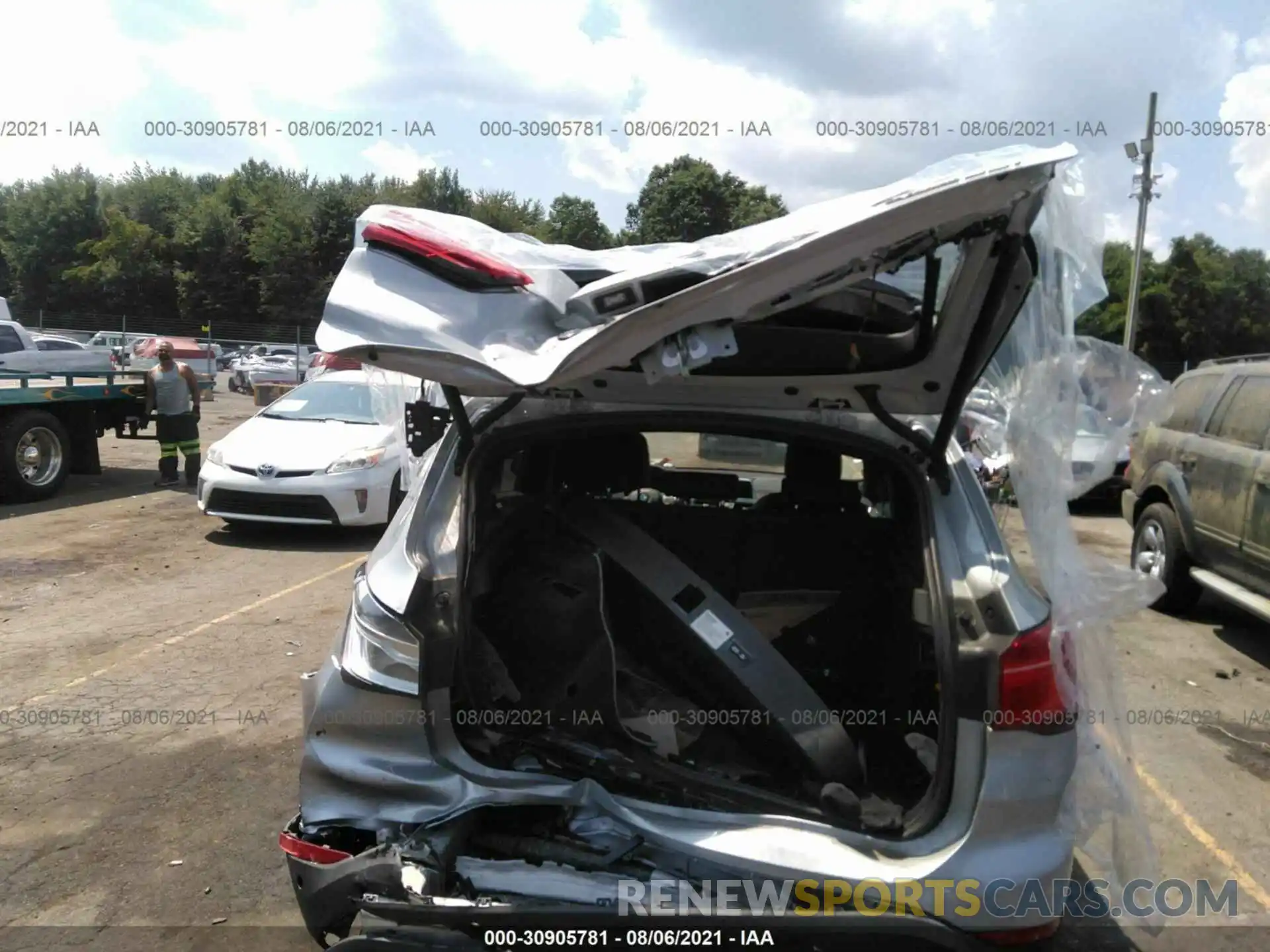 6 Photograph of a damaged car WBXHT3C5XK5L38100 BMW X1 2019