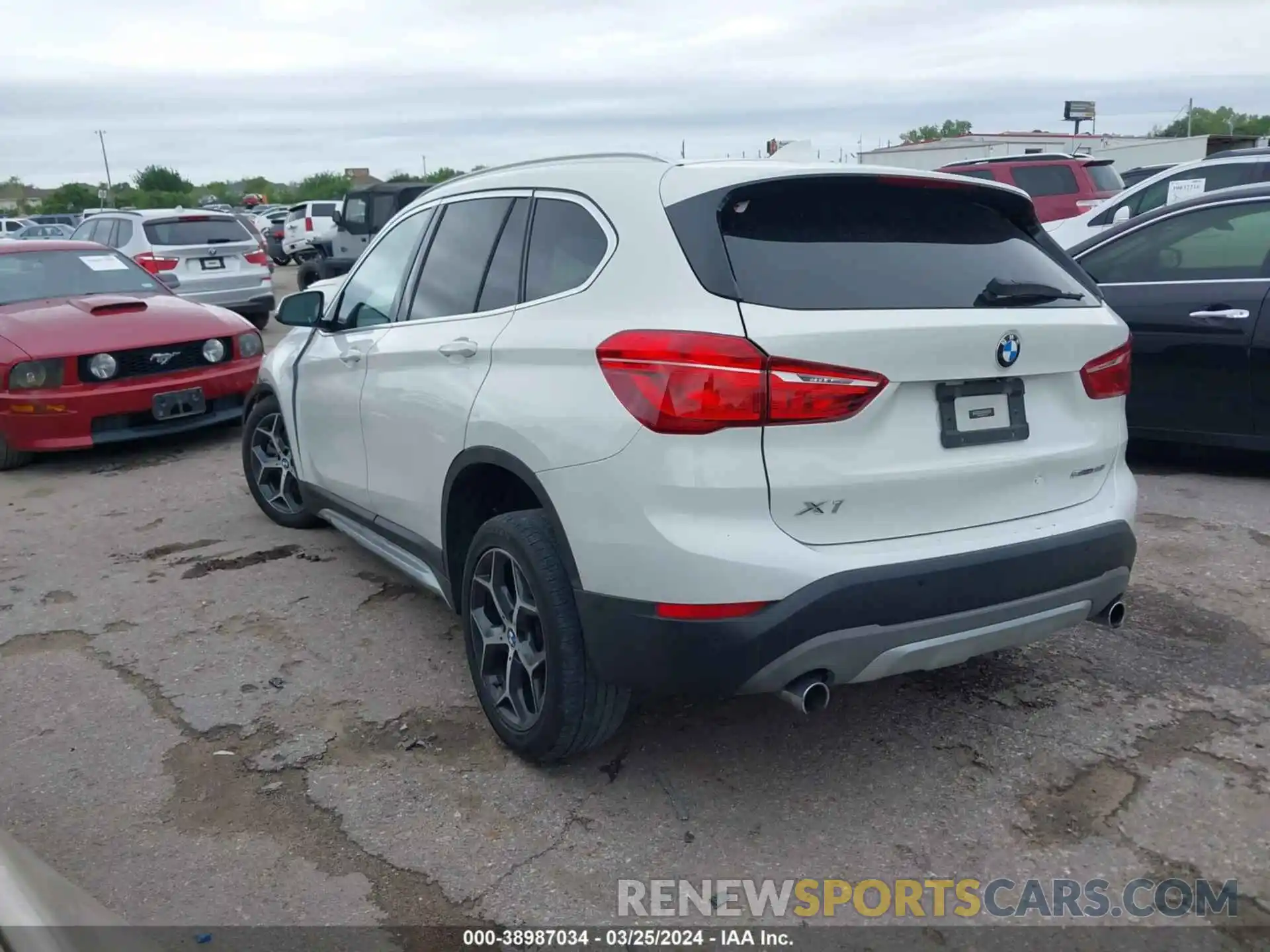 3 Фотография поврежденного автомобиля WBXHU7C57K5L10789 BMW X1 2019